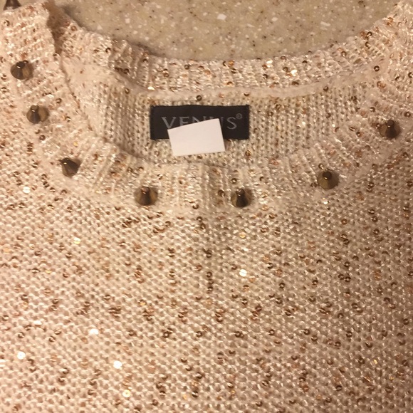 Beautiful cream sweater with gold detail - Picture 6 of 6